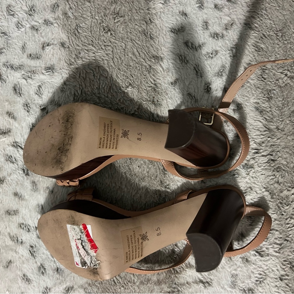 Size 8.5 women high heels beige
